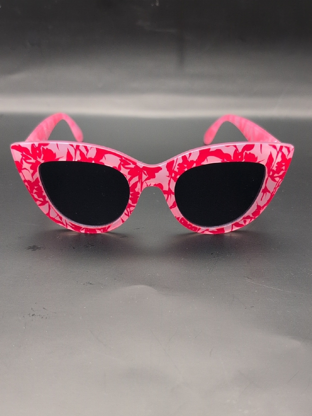 SUMMER & ROSE Cat Eye Sunglasses Floral Pink and Red in Soft Case